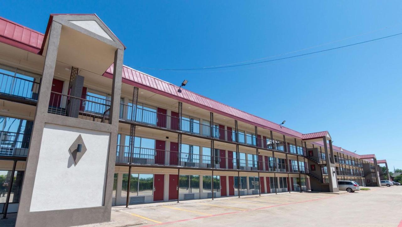 Magnuson Extended Stay And Suites Airport Hotel Ирвинг Экстерьер фото